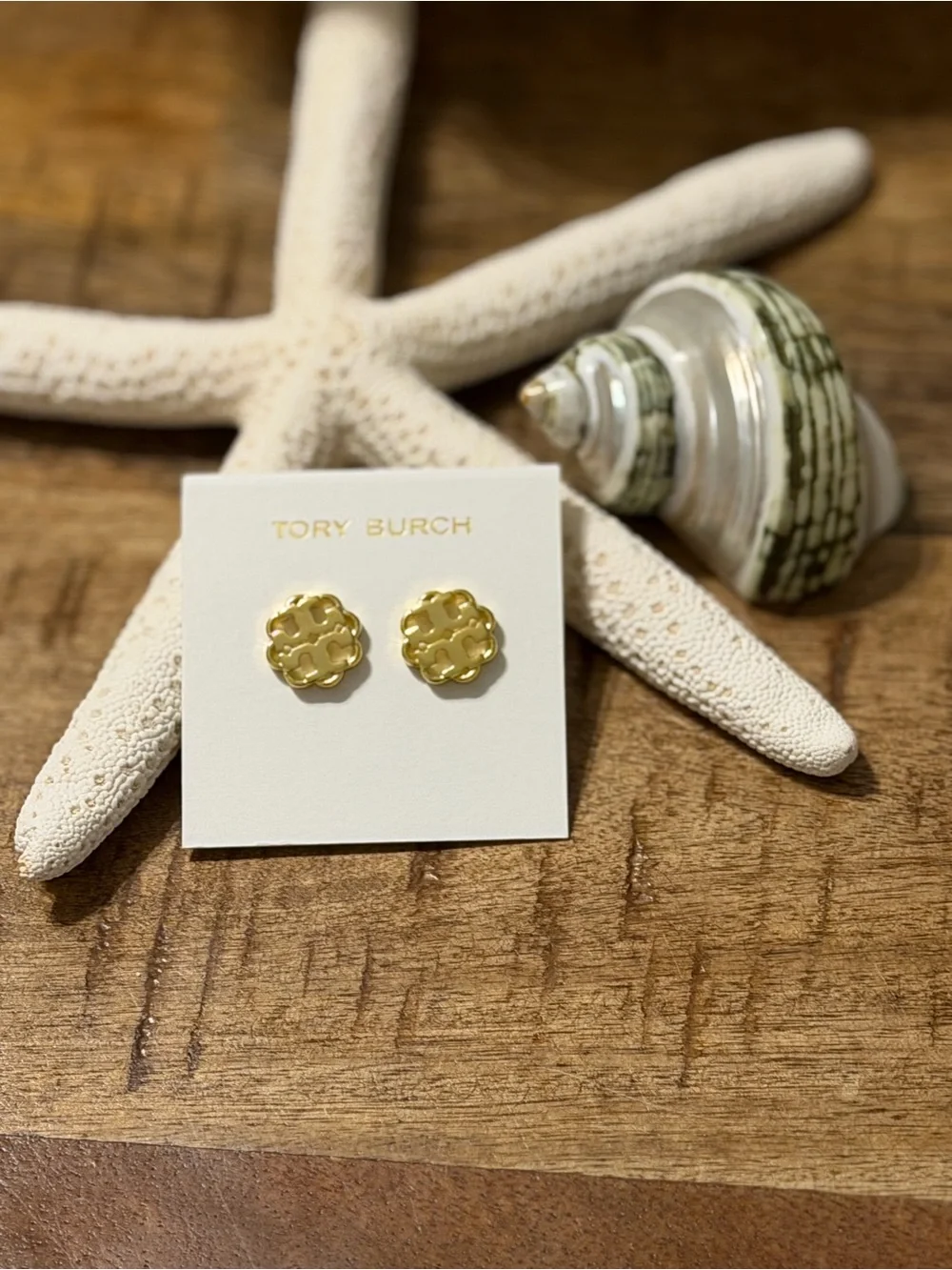 NWT AUTHENTIC Tory Burch Minimalist Openwork Gold-Plated Floral Logo Earrings